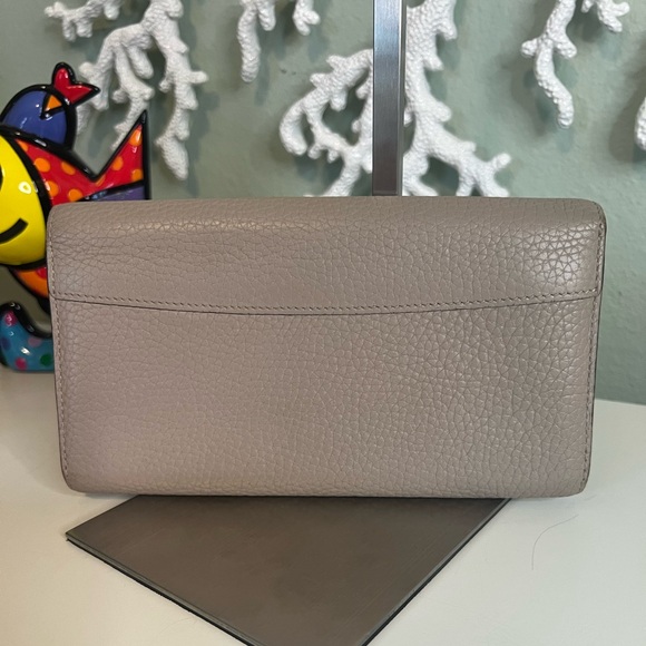 Louis Vuitton Capucines Wallet - Picture 5 of 10